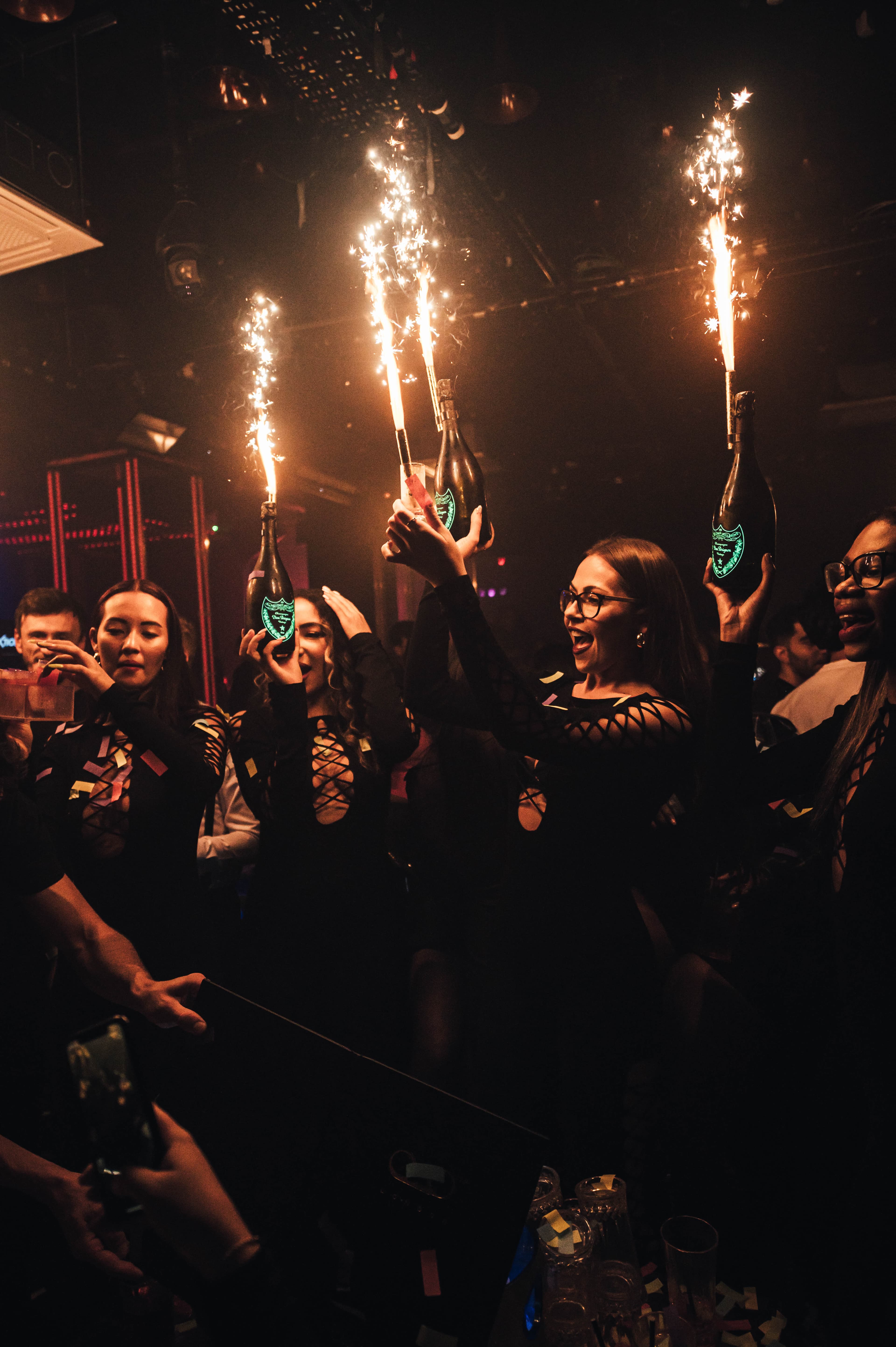 Tips for Booking a Table at a London Club Last-Minute