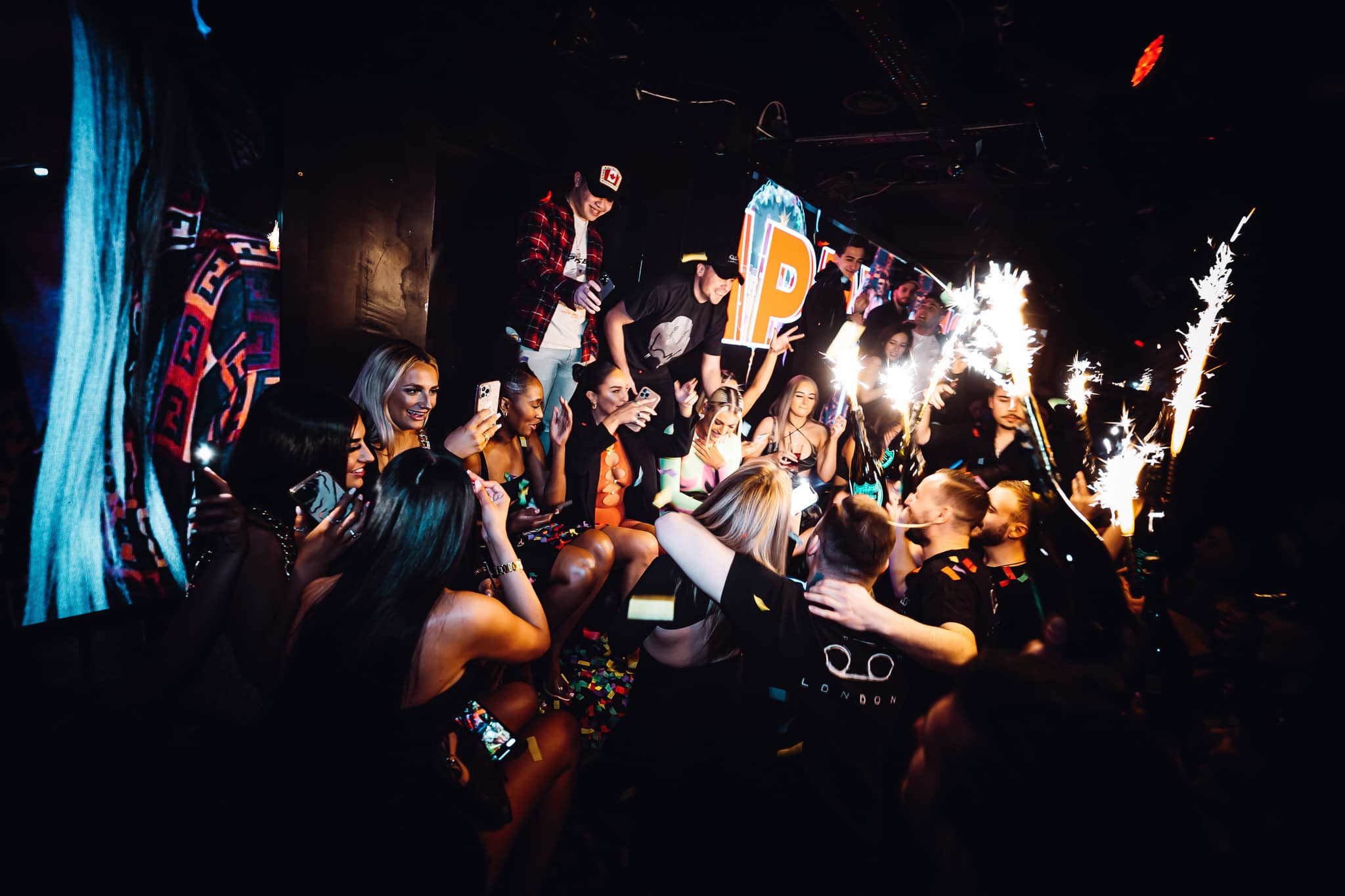 How Late Can You Arrive If You Have a London Club Table?