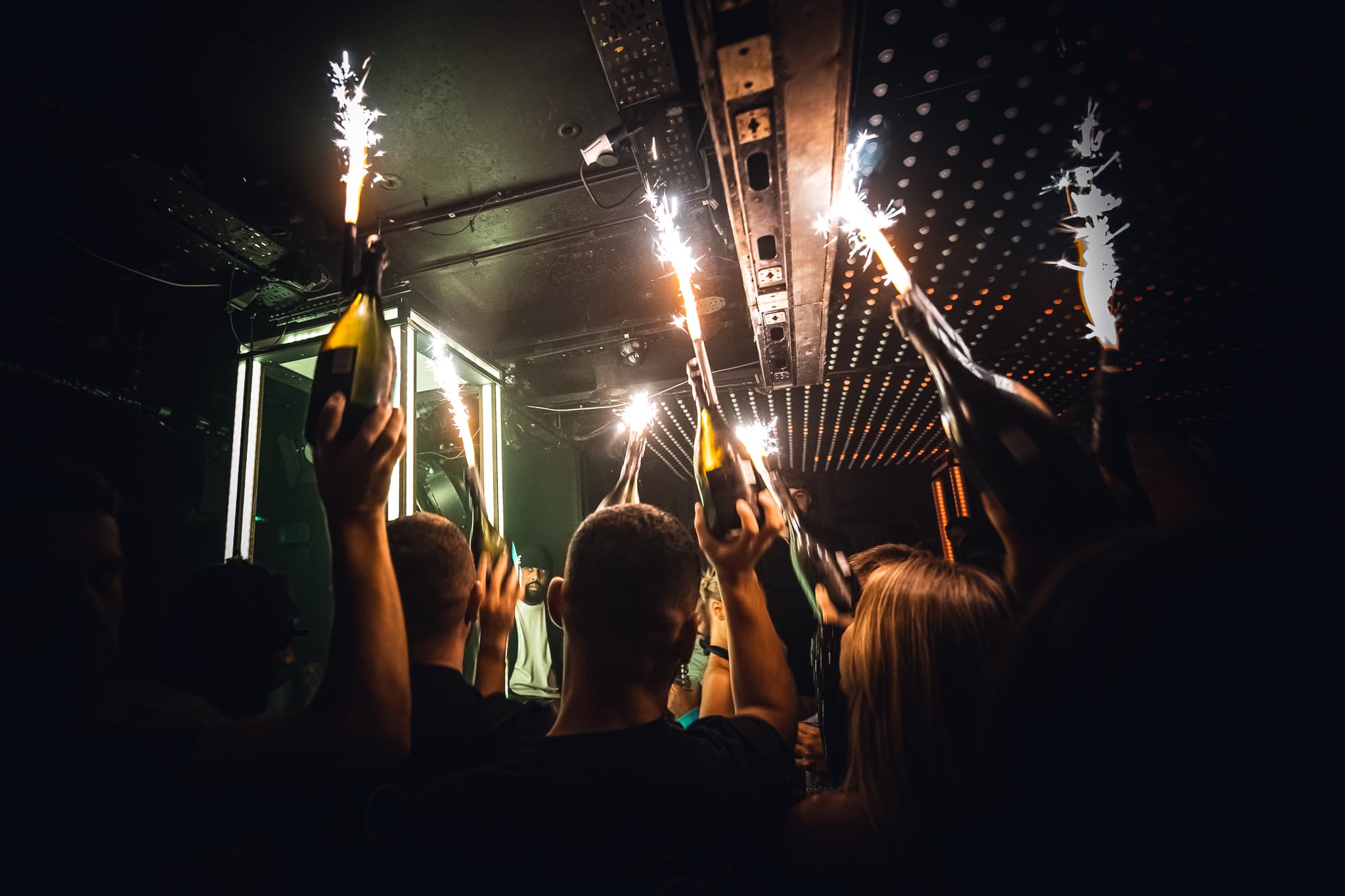 Is There a Minimum Requirement of Guests to Book a London Club VIP Table?