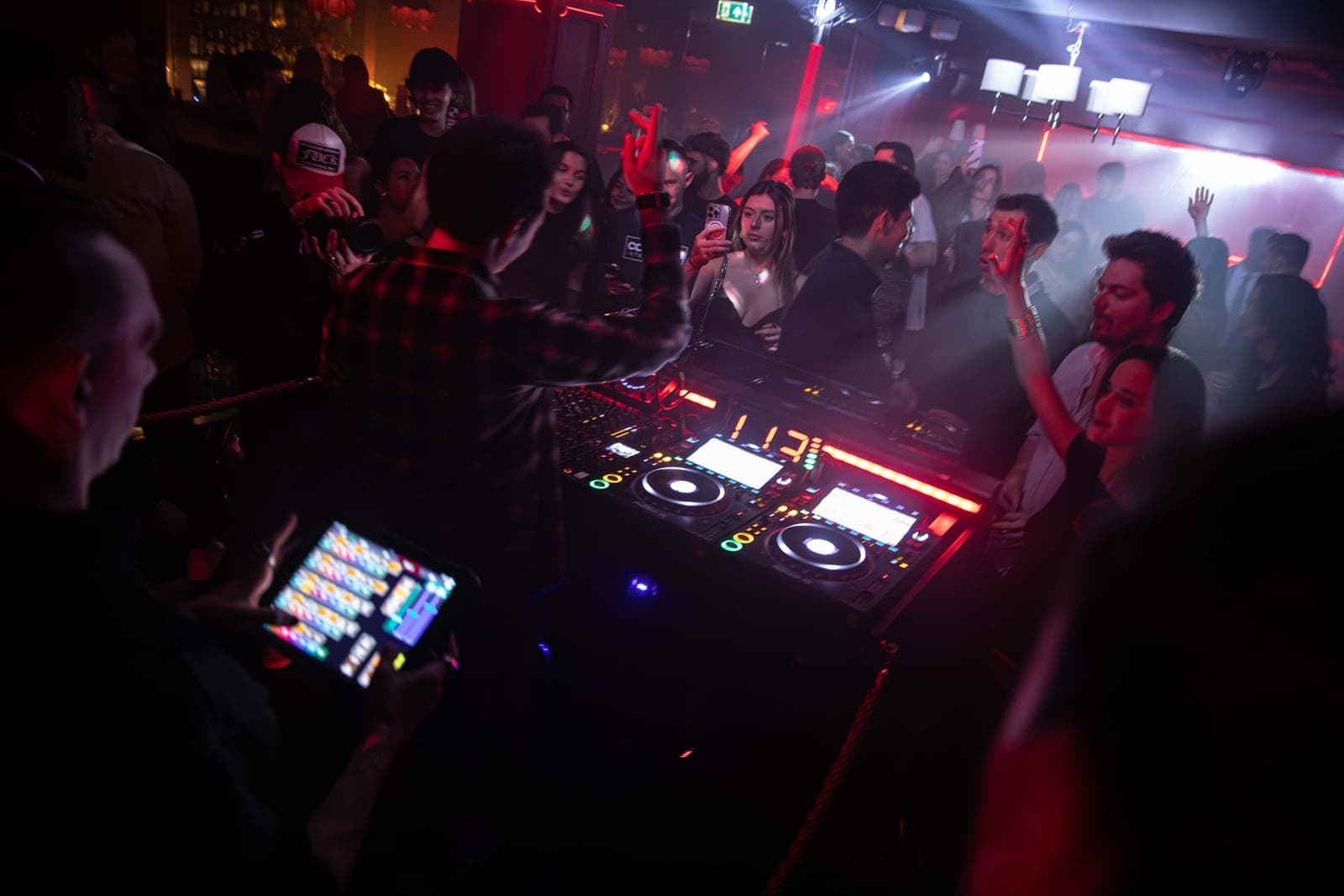 Can You Put a Big Group on a Guestlist in London?